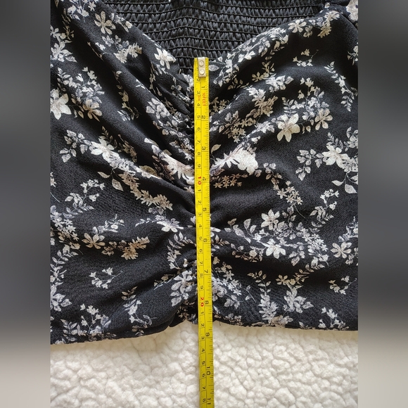 *5 for $25* Lush Med Black White Floral Blouse Sheer Sleeves Ruched Smocked Top - Picture 12 of 16